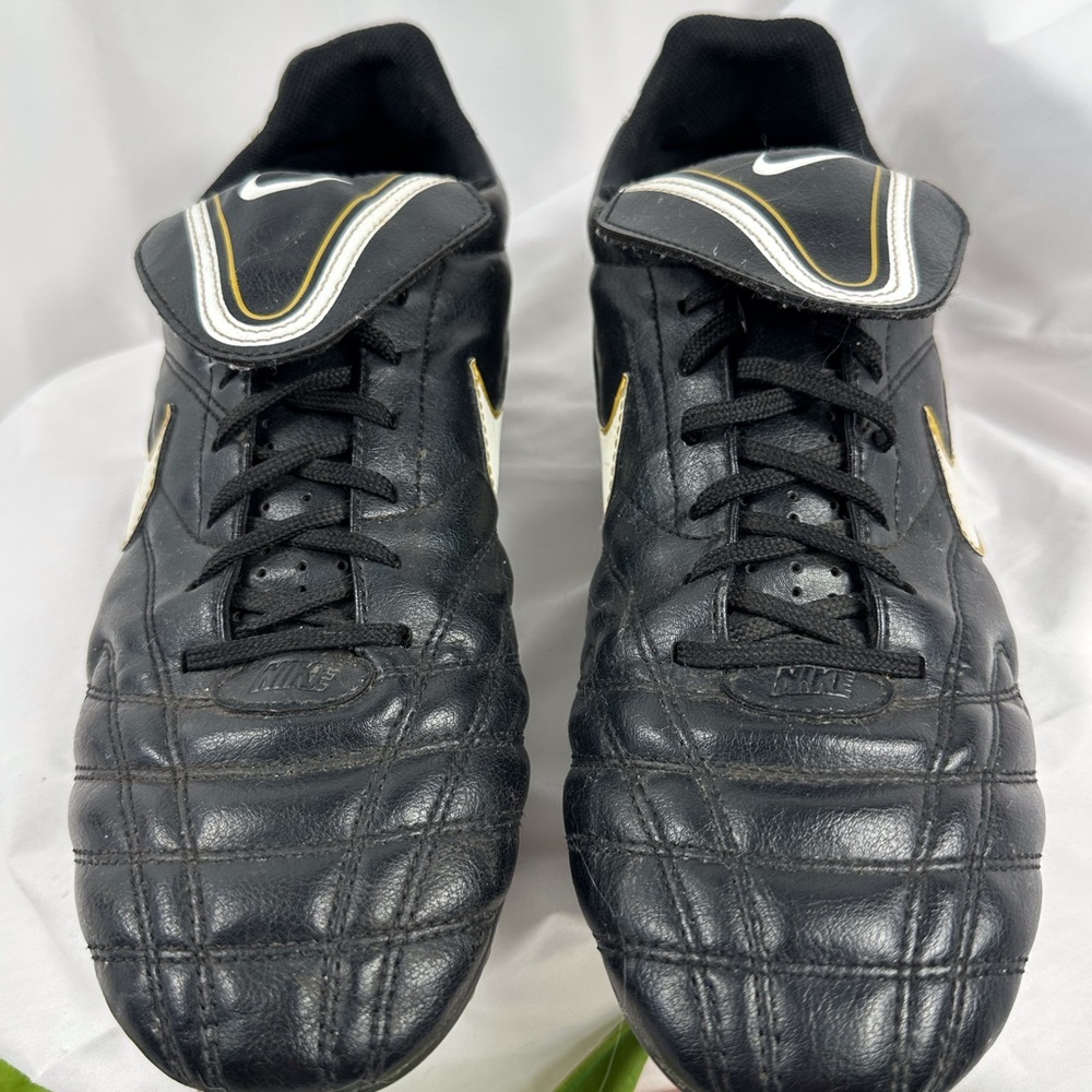 Soccer shoes, Boys men’s  Nike Tempest unisex men’s size 10